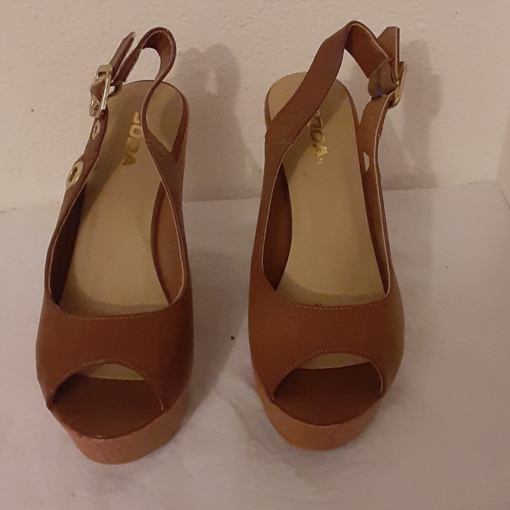 Soda tan wedges
